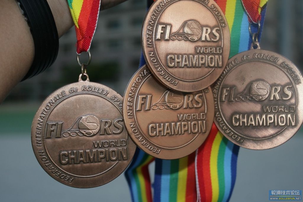 中国轮滑网 -花样轮滑 - 尽早推广单排花样溜冰