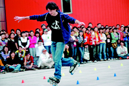 中国轮滑网 -平地花式 - 世界冠军金华秀轮滑